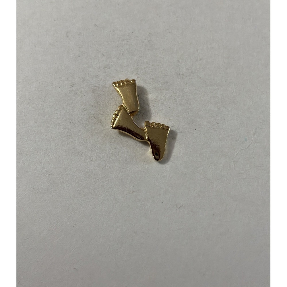 Big Foot Footprints In The Sand Gold Tone Lapel Pin Pinback Parody Comedic